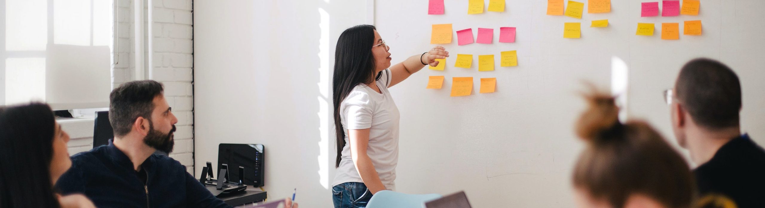 Des personne qui suive une formation sur comment créer une entreprise