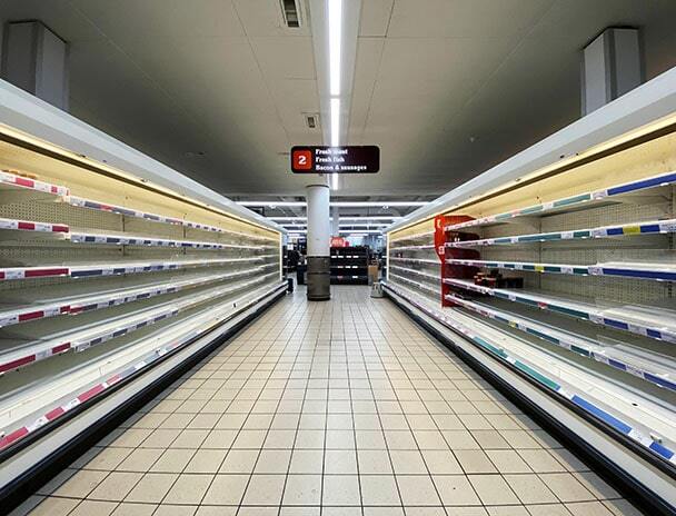 Des rayon vide d'un supermarché près pour de l'open innovation dans la food