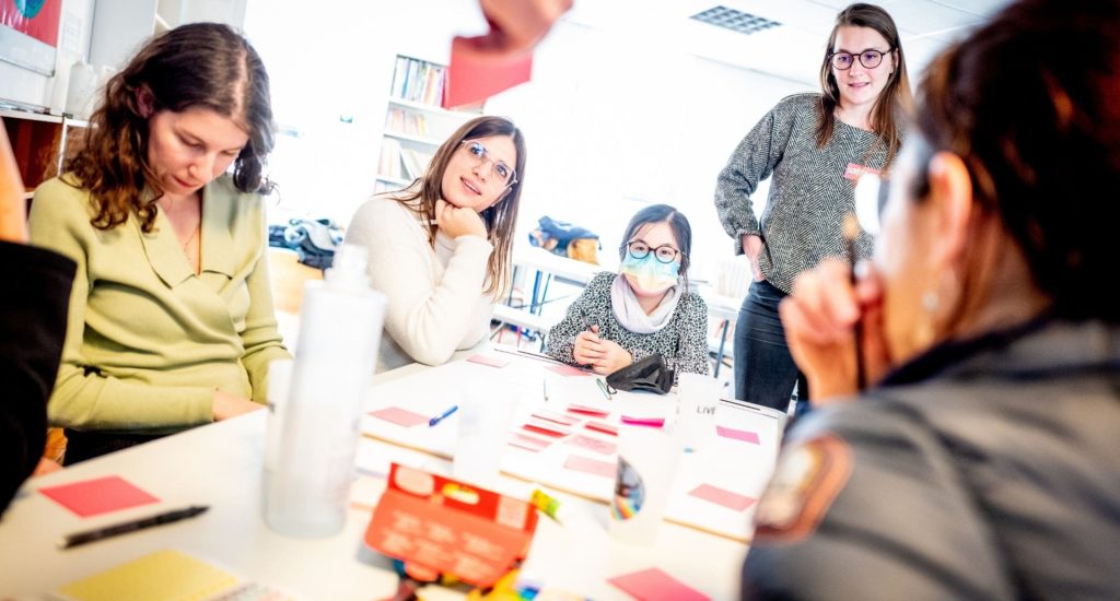 Open Schoolab 2022 des membres de Schoolab animent un workshop sur le leader de demain