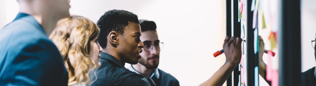 Une équipe qui suit une formation IA en entreprise