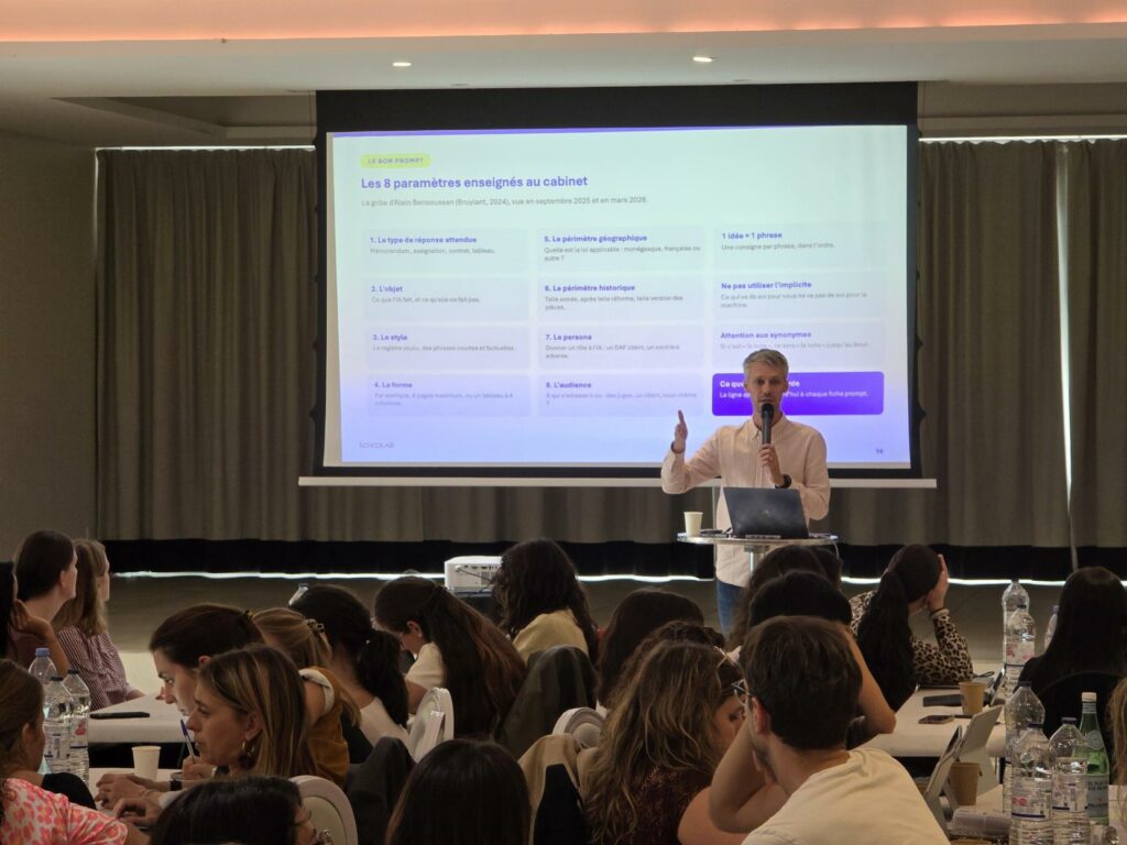 Collaborateurs de CMS Monaco travaillant sur des canevas lors du hackathon IA du cabinet d’avocats